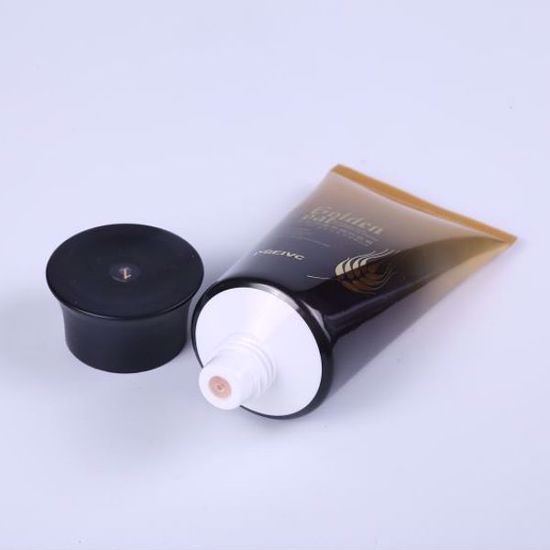 Picture of old Oats Nourishing Foundation Cream