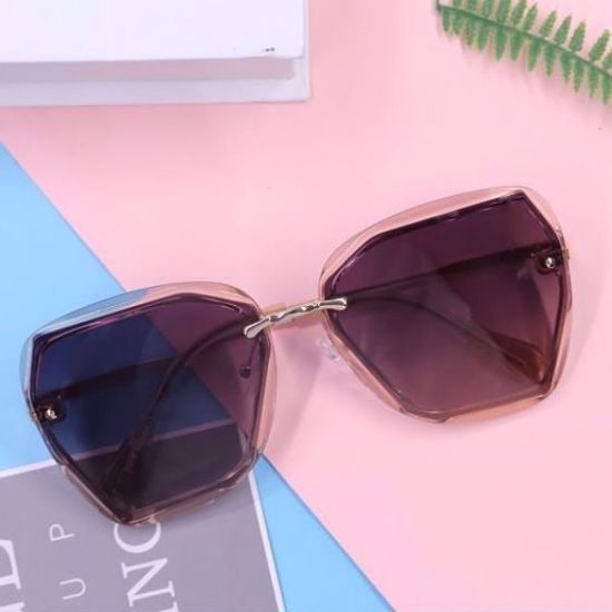 صورة نظارات شمسية عصرية