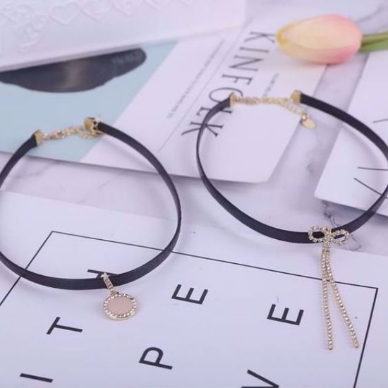 صورة قلادة كلاسيكية