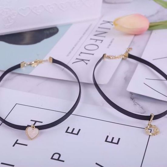 صورة قلادة كلاسيكية