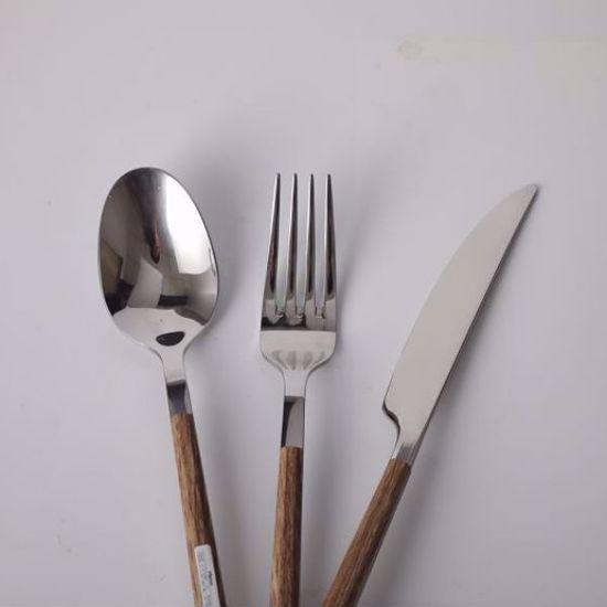 صورة أدوات المائدة