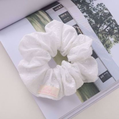 صورة Hair Scrunchies (White with floral pattern)