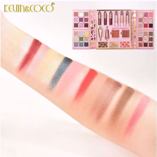 صورة 39-Color Eyeshadow & Cosmetic Set – Leopard Print All-in-One Makeup Compact